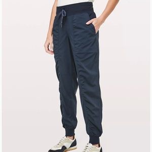 Lululemon excellent condition jogger